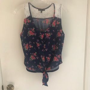 🔆NWOT. Floral tank with tie in front